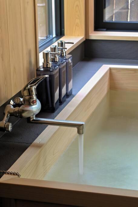 Hinoki No Ie - Cottage With Natural Hot Spring In A Cypress Bathtub Shika Zewnętrze zdjęcie